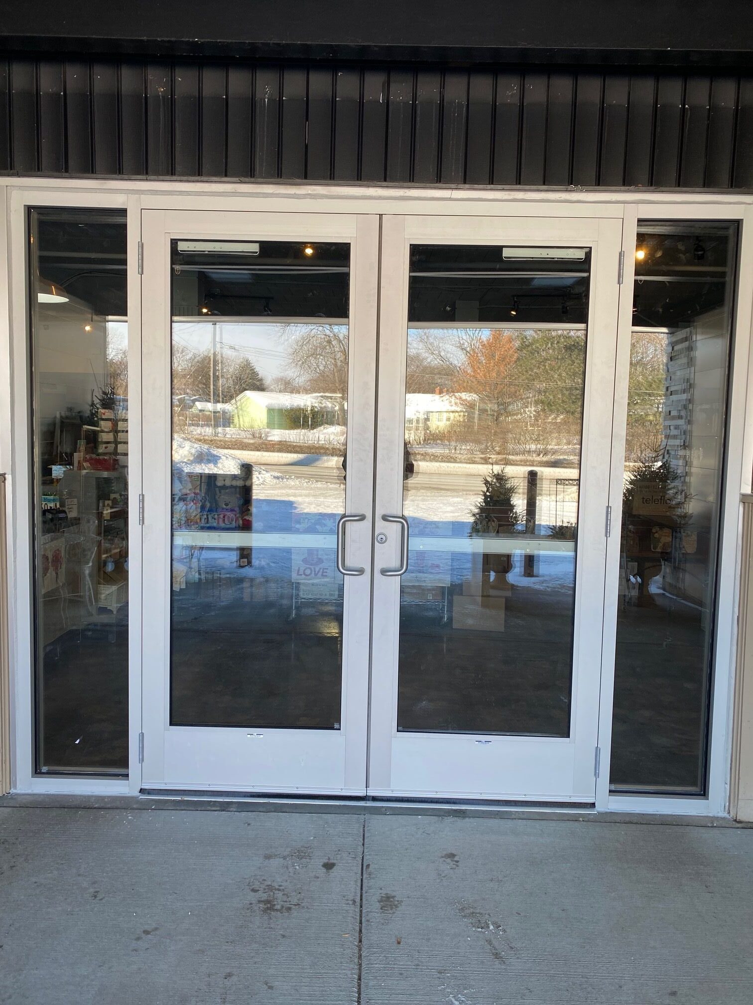 Commercial doors installation and repair